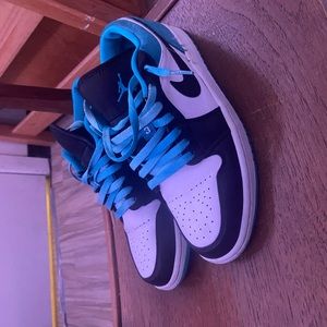 I’m selling because it’s small for my feet